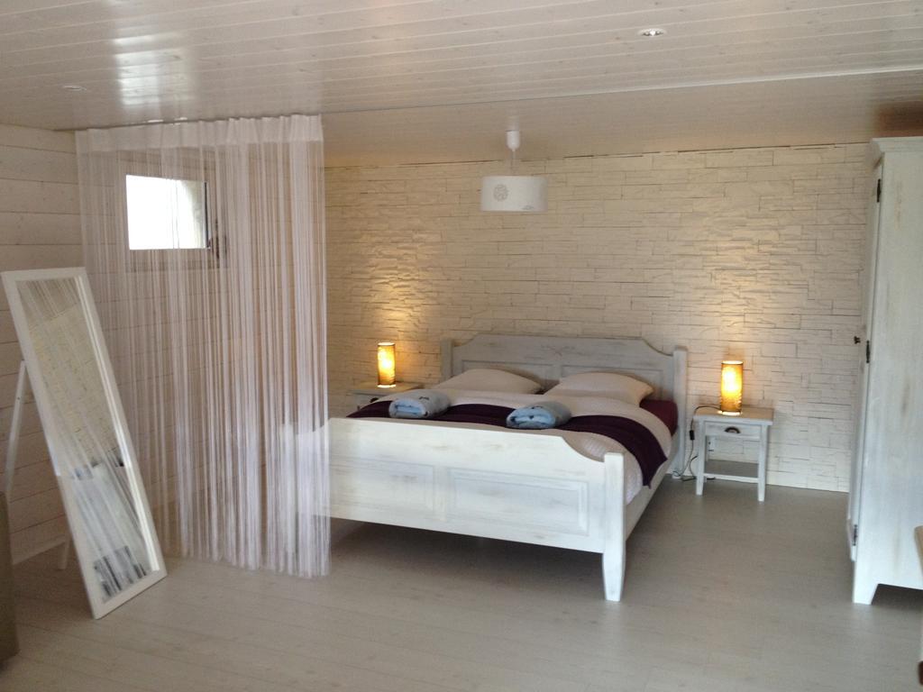 Bnb Valais - By La Sittelle Grimisuat Номер фото